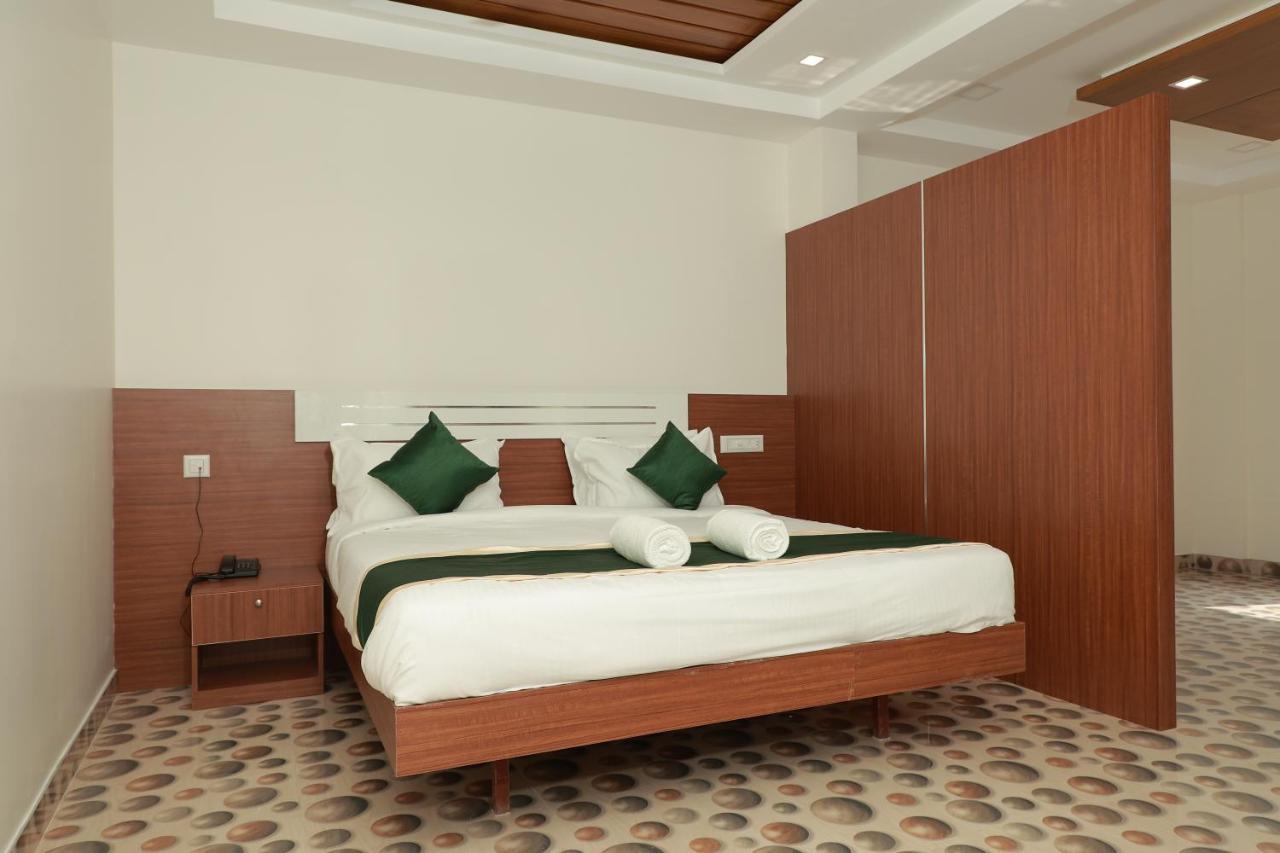 ホテル Delano Residency Kaliyal エクステリア 写真